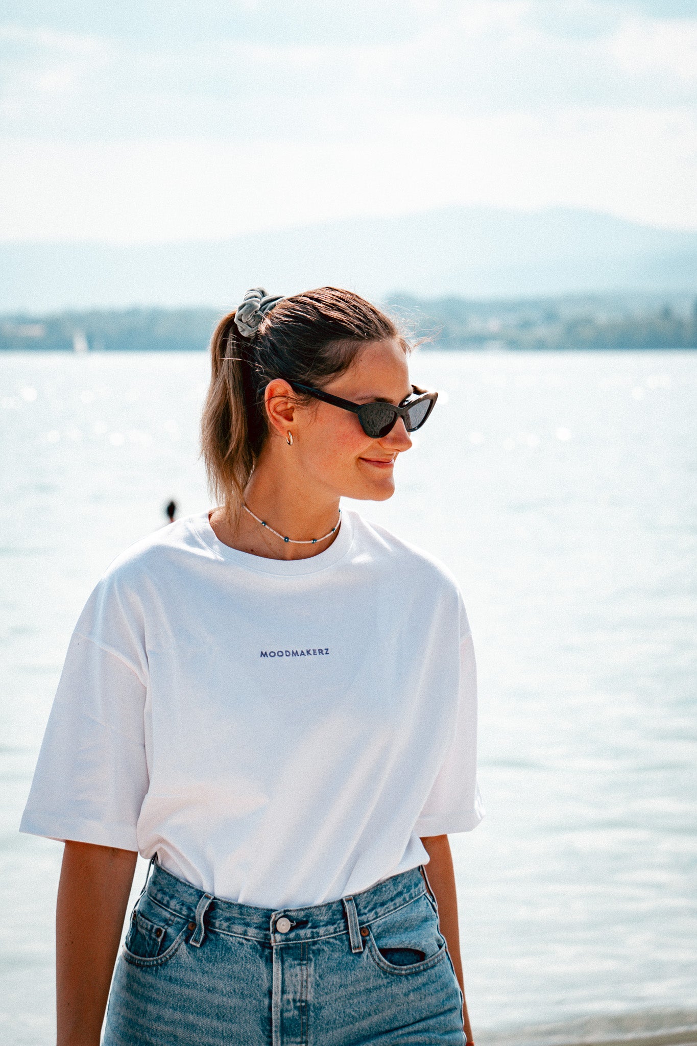 Oversize wavy logo