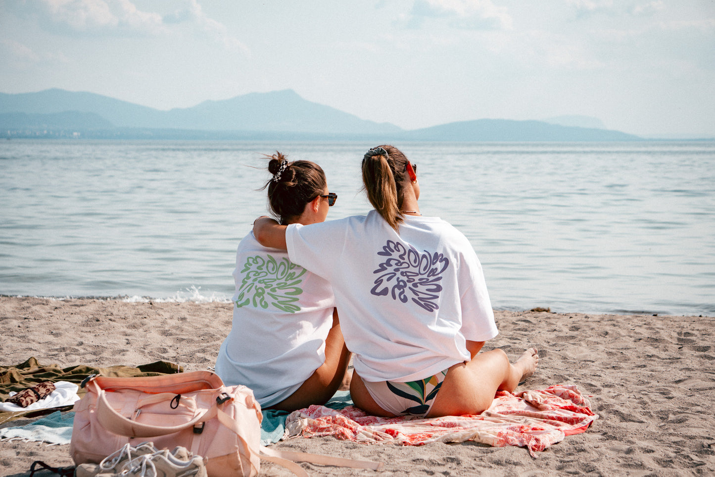 Oversize wavy logo
