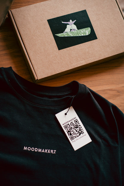 Oversize wavy logo